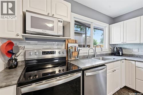 917 S Avenue N, Saskatoon, SK - Indoor Photo Showing Kitchen