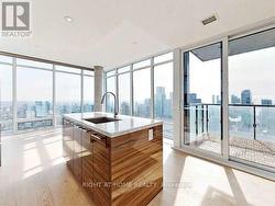 4607 - 488 UNIVERSITY AVENUE Toronto, ON M5G 0C1