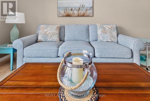 27 Dyer Street, St. Thomas, ON - Indoor Photo Showing Living Room