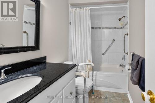 27 Dyer Street, St. Thomas, ON - Indoor Photo Showing Bathroom