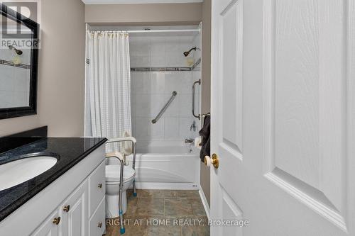 27 Dyer Street, St. Thomas, ON - Indoor Photo Showing Bathroom