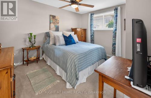 27 Dyer Street, St. Thomas, ON - Indoor Photo Showing Bedroom