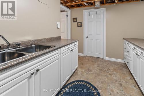 27 Dyer Street, St. Thomas, ON - Indoor Photo Showing Kitchen With Double Sink