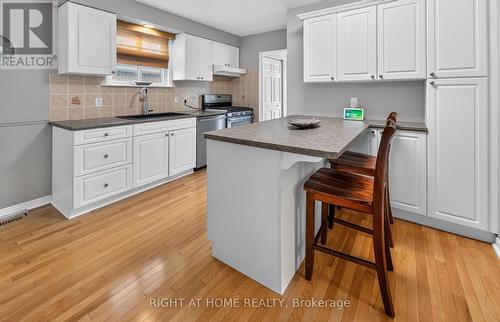 27 Dyer Street, St. Thomas, ON - Indoor Photo Showing Kitchen