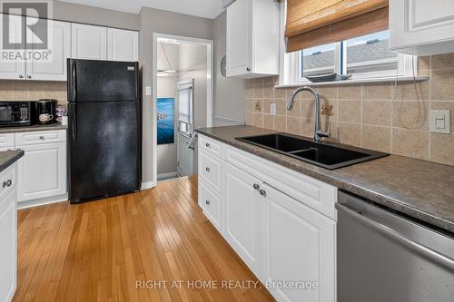 27 Dyer Street, St. Thomas, ON - Indoor Photo Showing Kitchen With Double Sink