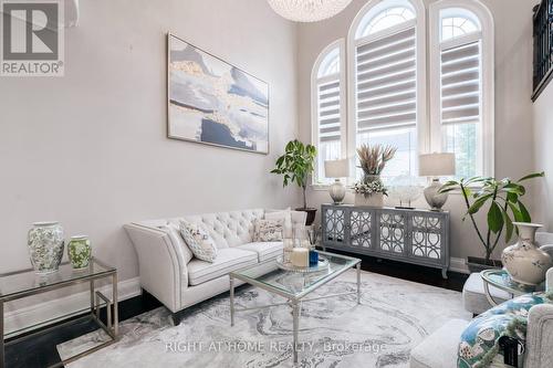99 Fairview Road W, Mississauga, ON - Indoor Photo Showing Other Room