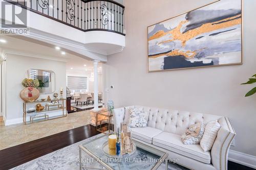 99 Fairview Road W, Mississauga, ON - Indoor Photo Showing Living Room
