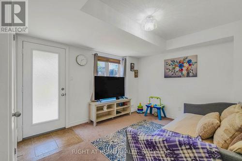 8 Kenridge Terrace, Hamilton, ON - Indoor Photo Showing Bedroom