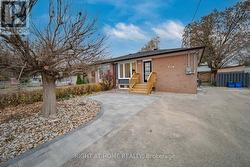 MAIN - 250 BEECHY DRIVE Richmond Hill, ON L4C 2X7