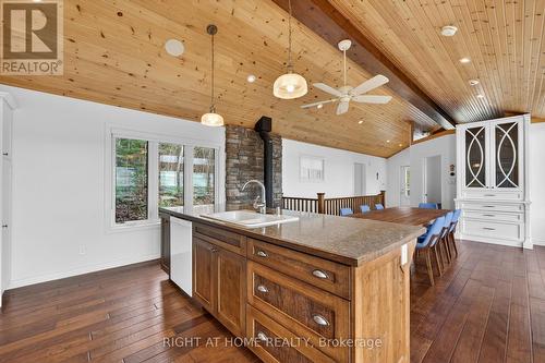 442 Silver Birch Drive, Tiny, ON - Indoor Photo Showing Kitchen