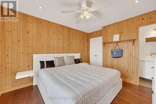 442 Silver Birch Drive, Tiny, ON - Indoor Photo Showing Bedroom