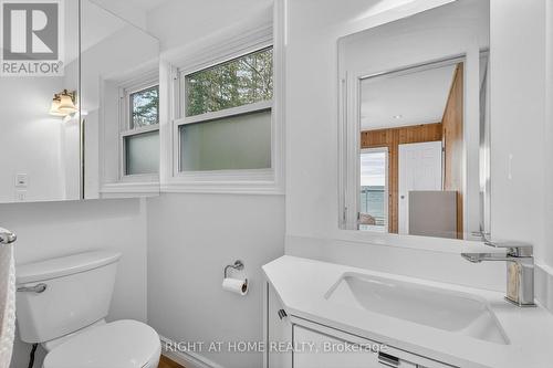 442 Silver Birch Drive, Tiny, ON - Indoor Photo Showing Bathroom