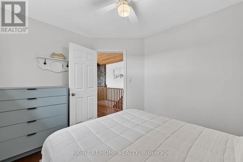 442 Silver Birch Drive, Tiny, ON - Indoor Photo Showing Bedroom
