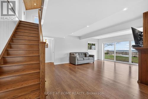 442 Silver Birch Drive, Tiny, ON - Indoor
