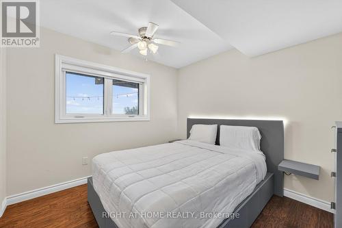 442 Silver Birch Drive, Tiny, ON - Indoor Photo Showing Bedroom