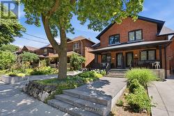 7 HECTOR AVENUE Toronto, ON M6G 3G2