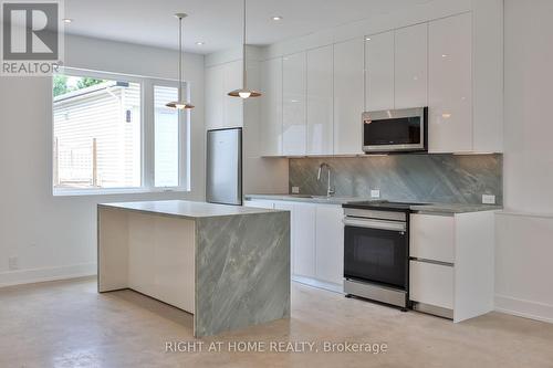 LANEWAY HOUSE - 266 INDIAN GROVE , Toronto, Ontario M6P 2H5