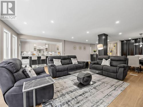 4236 Credit Pointe Drive, Mississauga, ON - Indoor Photo Showing Living Room