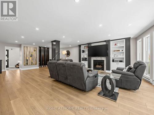 4236 Credit Pointe Drive, Mississauga, ON - Indoor Photo Showing Living Room With Fireplace