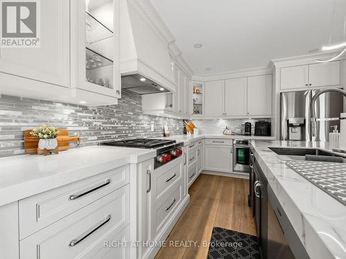 4236 Credit Pointe Drive, Mississauga, ON - Indoor Photo Showing Kitchen With Double Sink With Upgraded Kitchen