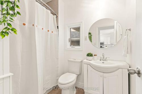 5317 County 9 Road, Clearview, ON - Indoor Photo Showing Bathroom