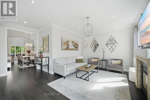 44 Crew Crescent, Vaughan, ON - Indoor Photo Showing Living Room