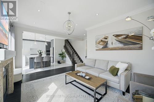 44 Crew Crescent, Vaughan, ON - Indoor Photo Showing Living Room