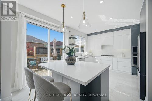 44 Crew Crescent, Vaughan, ON - Indoor Photo Showing Kitchen With Upgraded Kitchen