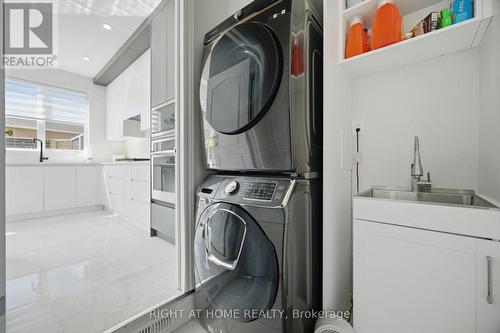 44 Crew Crescent, Vaughan, ON - Indoor Photo Showing Laundry Room