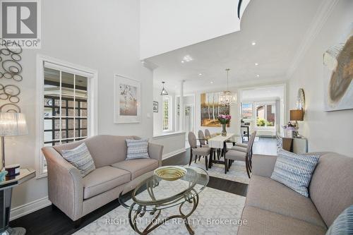44 Crew Crescent, Vaughan, ON - Indoor Photo Showing Living Room