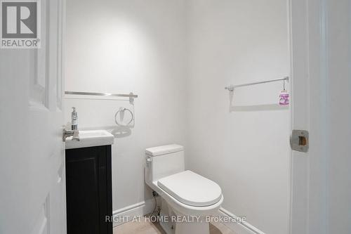 35 Chalfield Lane, Mississauga, ON - Indoor Photo Showing Bathroom