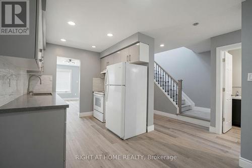 35 Chalfield Lane, Mississauga, ON - Indoor Photo Showing Kitchen