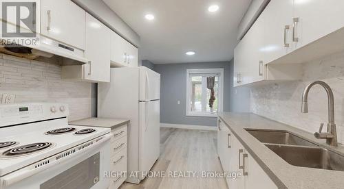 35 Chalfield Lane, Mississauga, ON - Indoor Photo Showing Kitchen With Double Sink