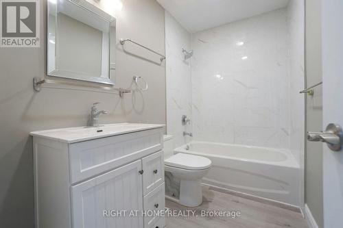 35 Chalfield Lane, Mississauga, ON - Indoor Photo Showing Bathroom