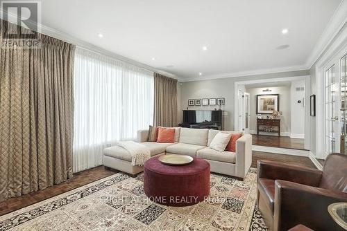 17 Denmark Crescent, Toronto, ON - Indoor Photo Showing Living Room