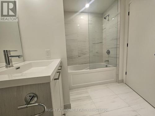 316 - 28 Interchange Way, Vaughan, ON - Indoor Photo Showing Bathroom