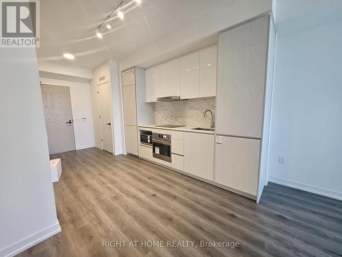 316 - 28 Interchange Way, Vaughan, ON - Indoor Photo Showing Kitchen
