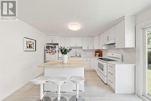 2614 Pollard Drive, Mississauga, ON - Indoor Photo Showing Kitchen