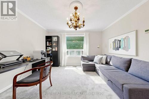 2614 Pollard Drive, Mississauga, ON - Indoor Photo Showing Living Room