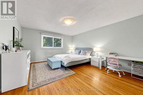 2614 Pollard Drive, Mississauga, ON - Indoor Photo Showing Bedroom