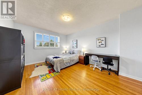2614 Pollard Drive, Mississauga, ON - Indoor Photo Showing Bedroom