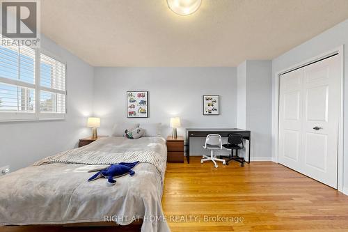 2614 Pollard Drive, Mississauga, ON - Indoor Photo Showing Bedroom