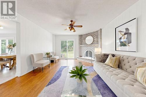 2614 Pollard Drive, Mississauga, ON - Indoor Photo Showing Living Room