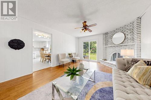 2614 Pollard Drive, Mississauga, ON - Indoor Photo Showing Living Room