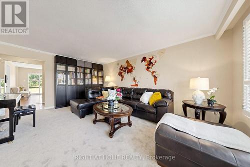 2614 Pollard Drive, Mississauga, ON - Indoor Photo Showing Living Room