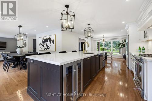 18 Oak Lea Circle, Markham, ON - Indoor Photo Showing Kitchen With Upgraded Kitchen