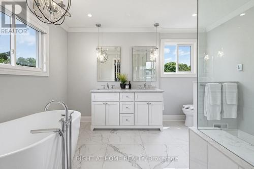 18 Oak Lea Circle, Markham, ON - Indoor Photo Showing Bathroom