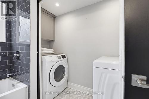 18 Oak Lea Circle, Markham, ON - Indoor Photo Showing Laundry Room