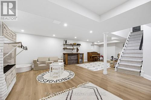 18 Oak Lea Circle, Markham, ON - Indoor Photo Showing Living Room With Fireplace