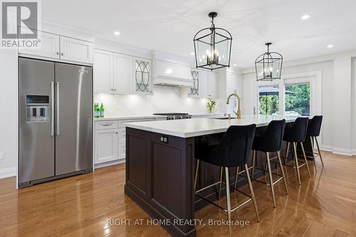 18 Oak Lea Circle, Markham, ON - Indoor Photo Showing Kitchen With Upgraded Kitchen